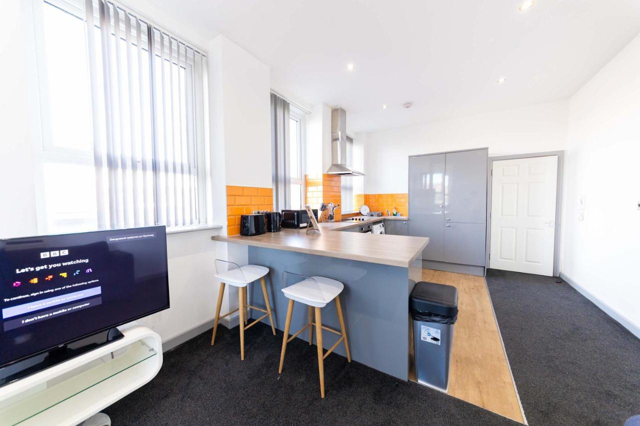Central Blackburn Contemporary 1 Bedroom Apartment - Bed and Breakfast