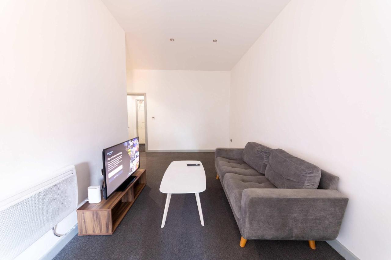 Central Blackburn Modern 1 Bedroom Apartment - Bed and Breakfast
