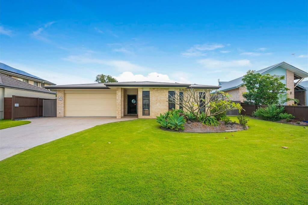 CABA17 - Waterfront home with a pool! - B&B Cabarita Beach