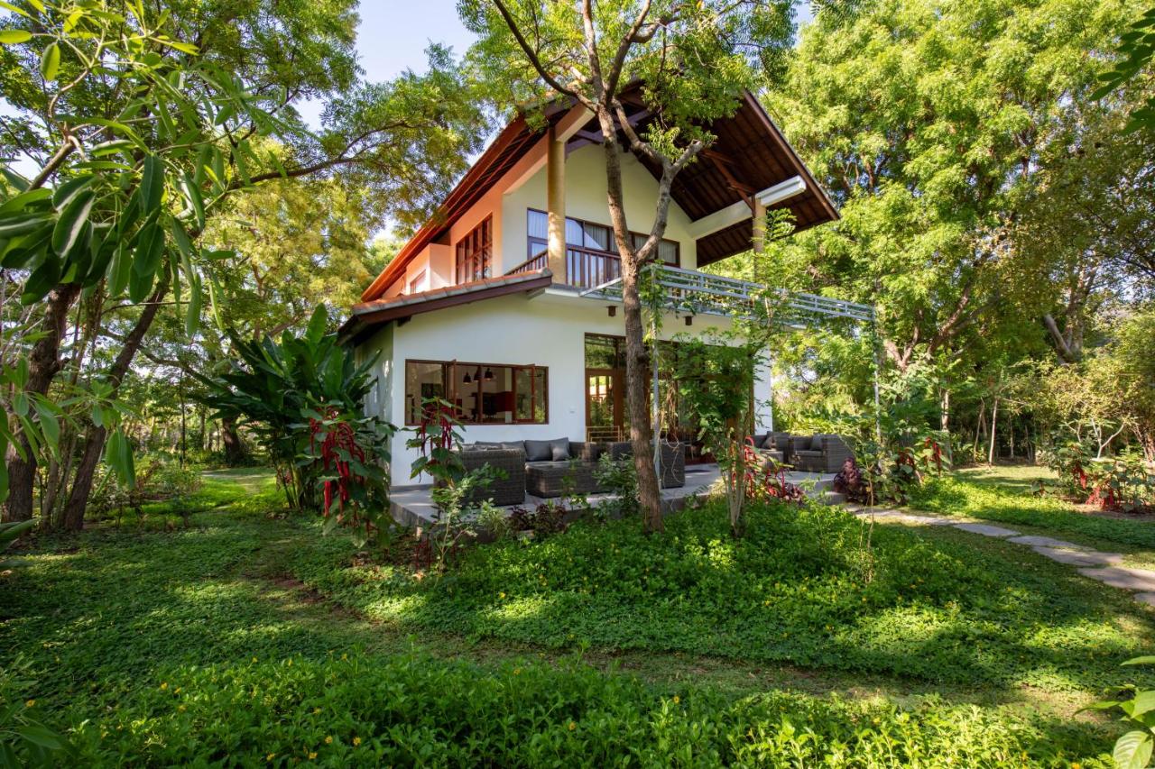 Two-Bedroom Villa with Mountain View and Full Set Kitchen