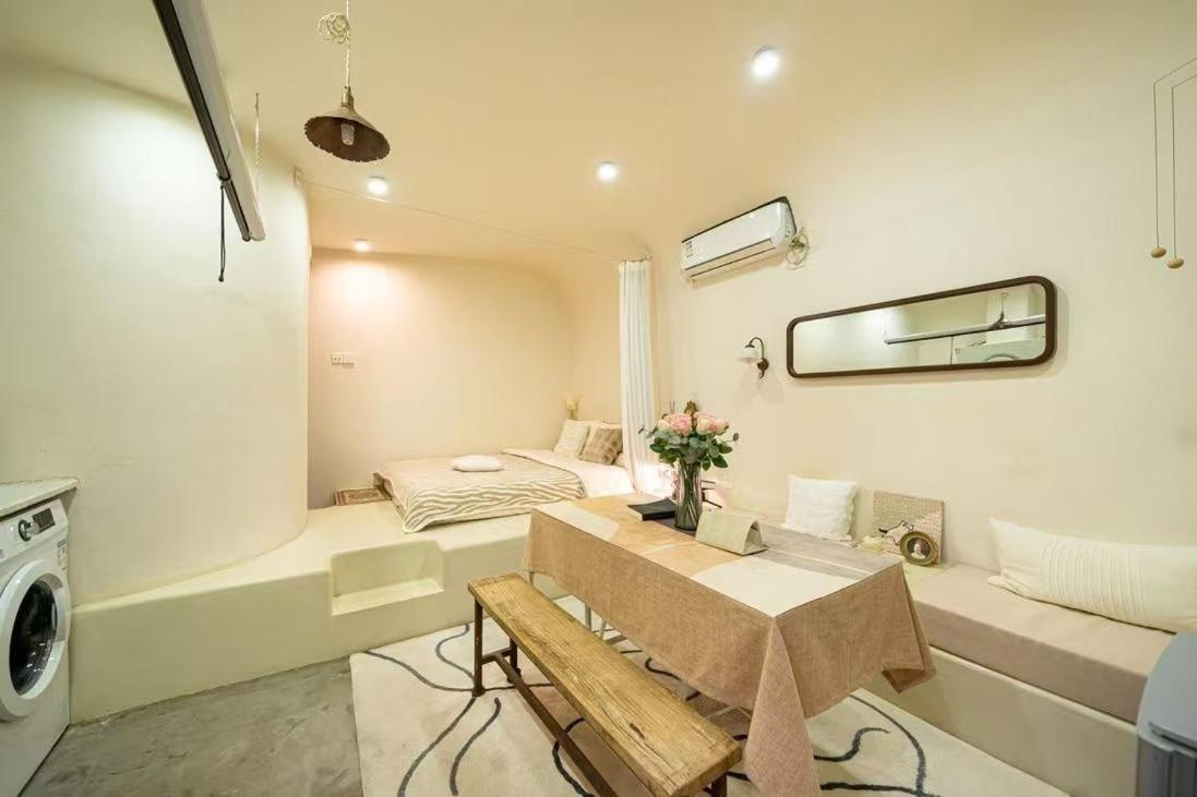Shanghai Hills & Well-time Serene Loft one step away to Huaihai Rd - Bed and Breakfast