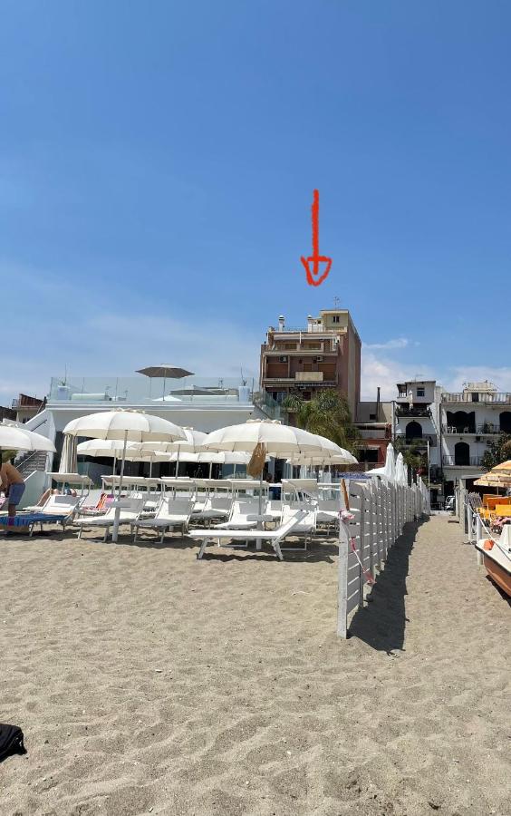 La Finestra sul Mare Modern Apartment - B&B Giardini-Naxos