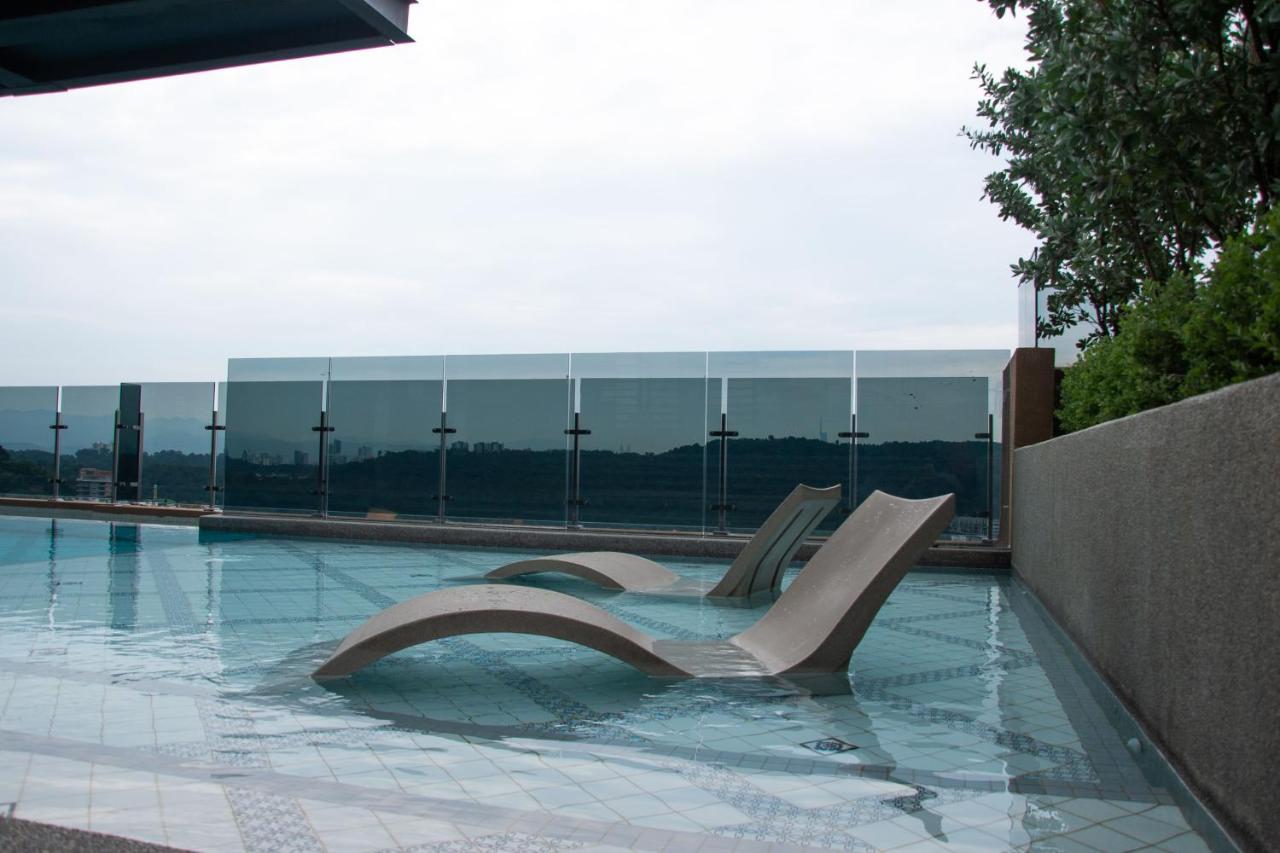 2 Mossaz skypool 5mins to 1U&Ikea at Empire City by Light House - B&B Petaling Jaya