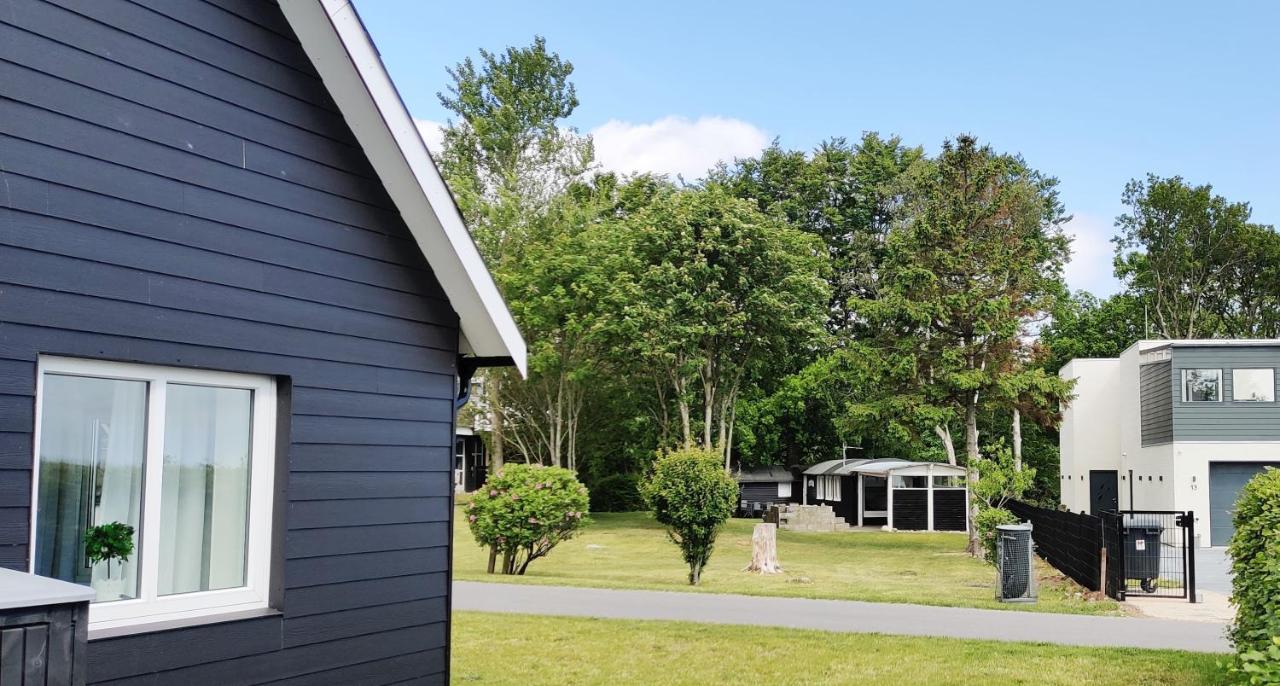 Fiskerhuset i Øster Hurup - i byen, ved stranden - B&B