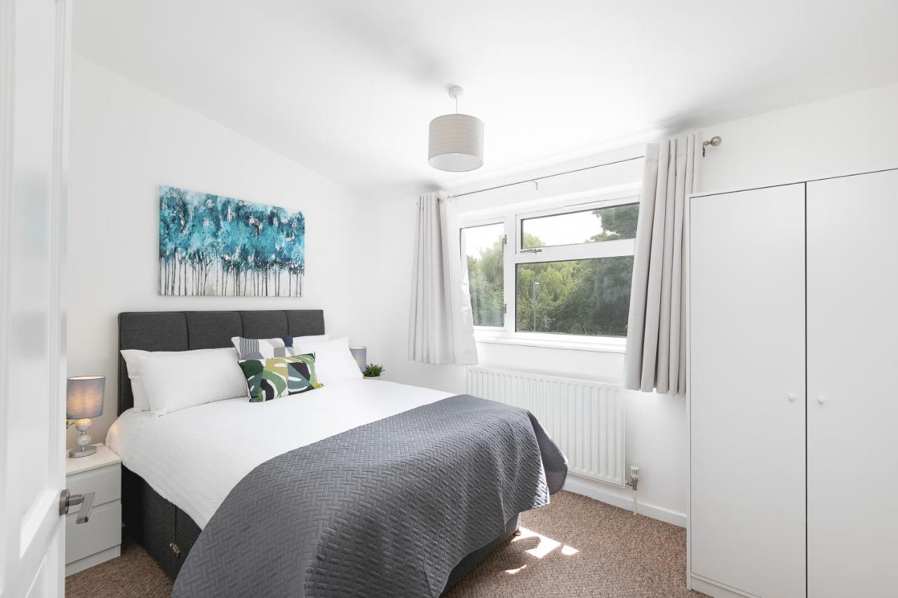 Garden Escape Spacious 2 Bed with Parking - Chambres d’hôtes