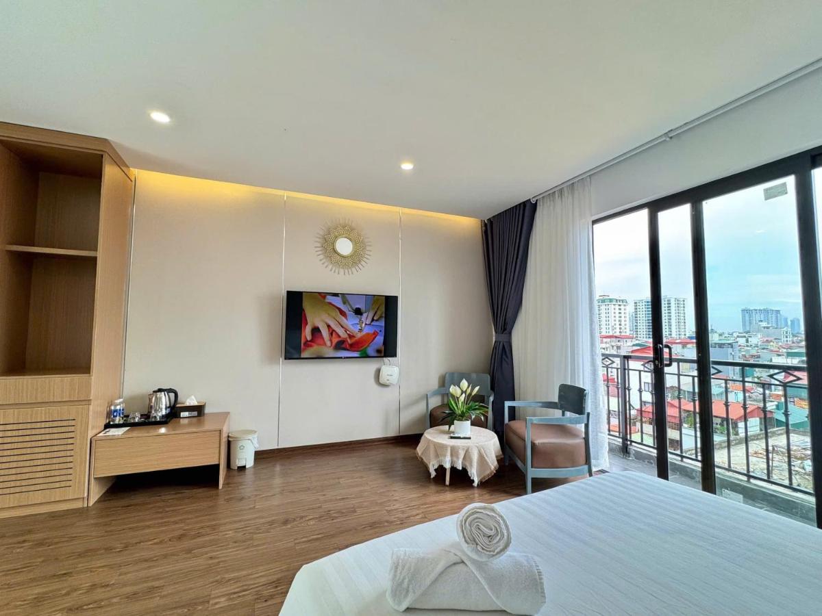 Studio with Balcony