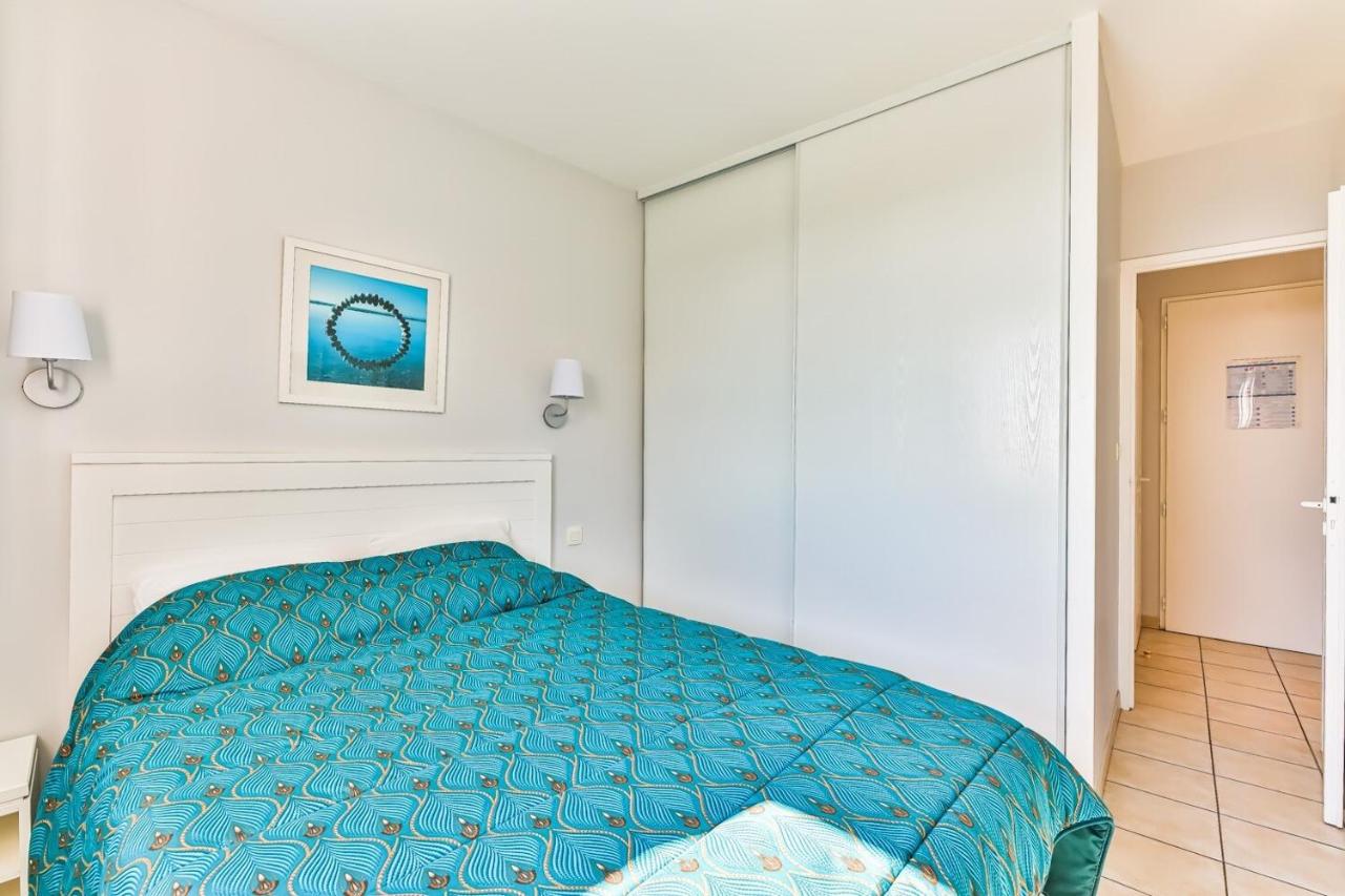 One-Bedroom Apartment with Balcony and Sea View