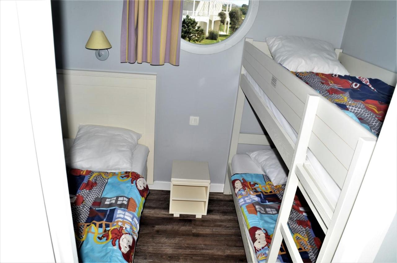 One-Bedroom Apartment with Balcony and Sea View