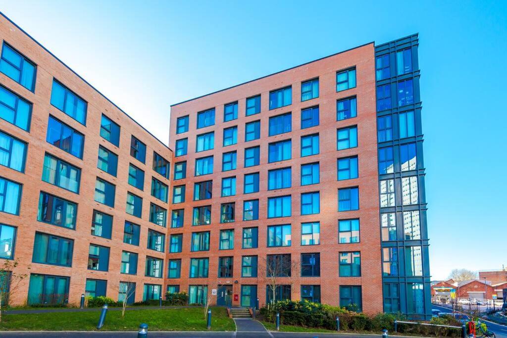 Stylish Phoenix Suite, Sleeps 6, Business-Ready - Ferienwohnung Birmingham