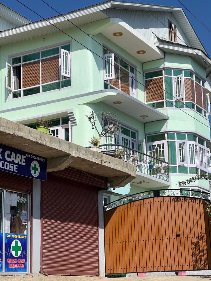 Everest Guest House - Bed and Breakfast