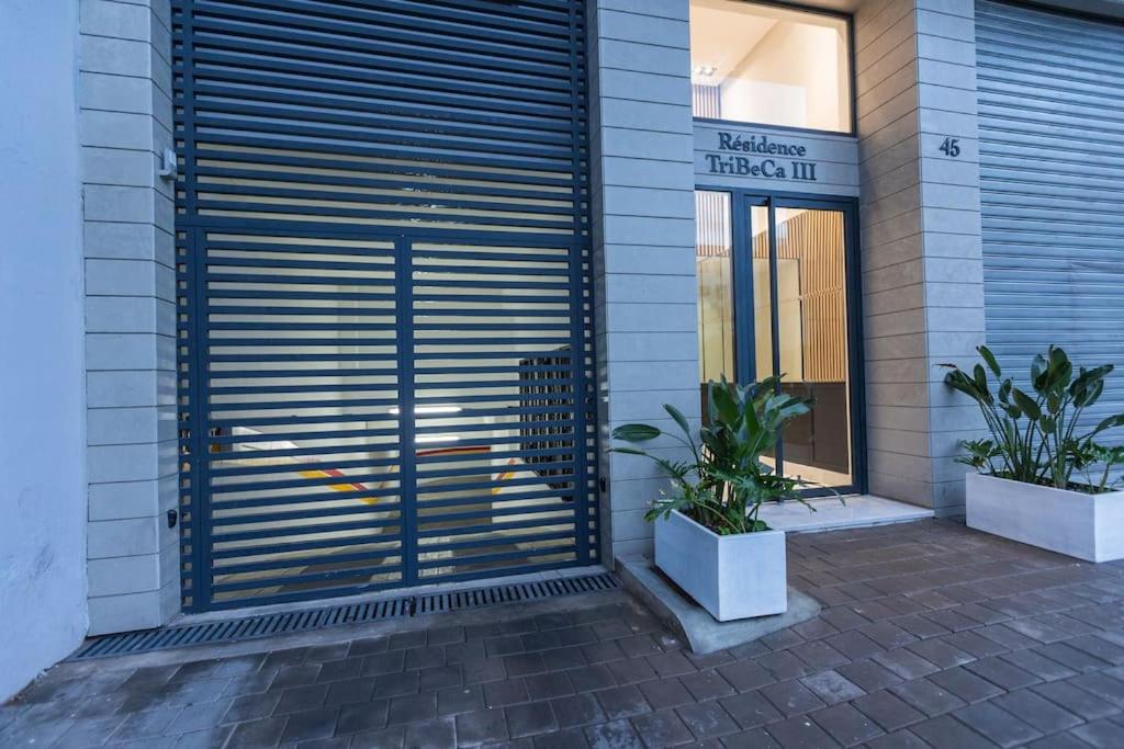 So Chic & Lumineux Appartement Avec Terrasse Ensoleillée Au Coeur De Maarif Quartier Palmier Avec Parking Prés de Tramway Et Restaurants Luigi Casablanca - B&B Casablanca