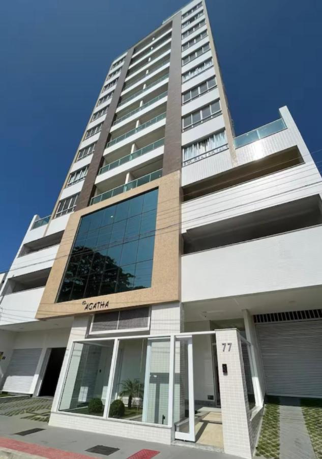 Apto novo, moderno e arejado com varanda e vista livre - Ferienwohnung Guarapari