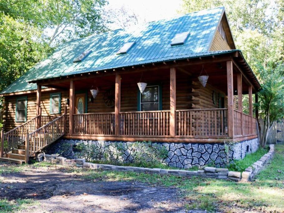 Southern Charmed Cozy Log Cabin - Ferienwohnung
