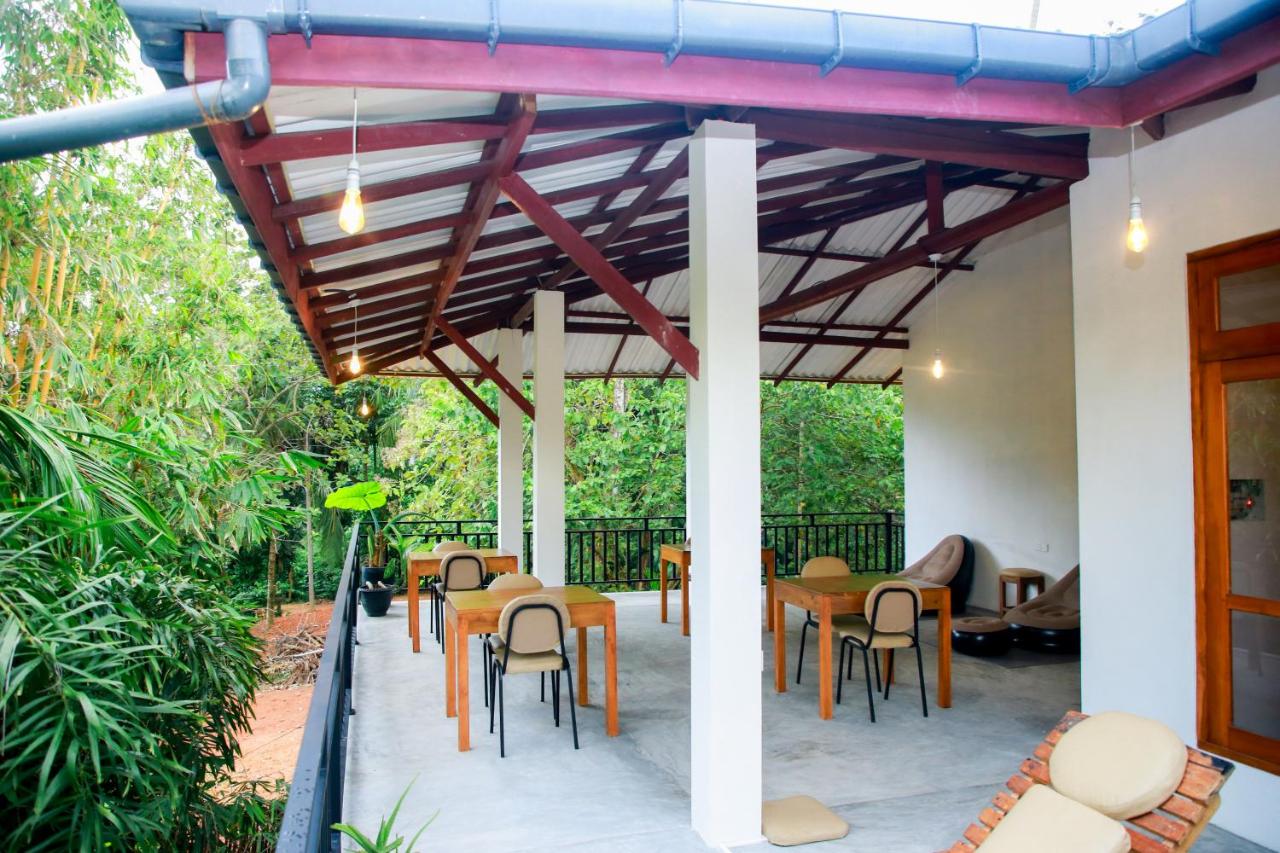 Deluxe Double Room (2 Adults + 1 Child)