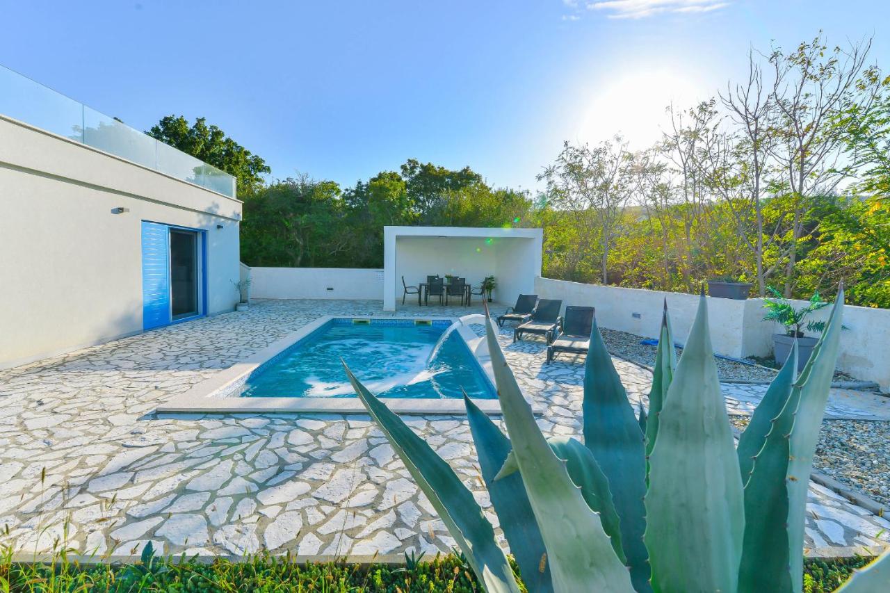 Villa Anna with pool, Zadar County - Ferienwohnung Vinjerac