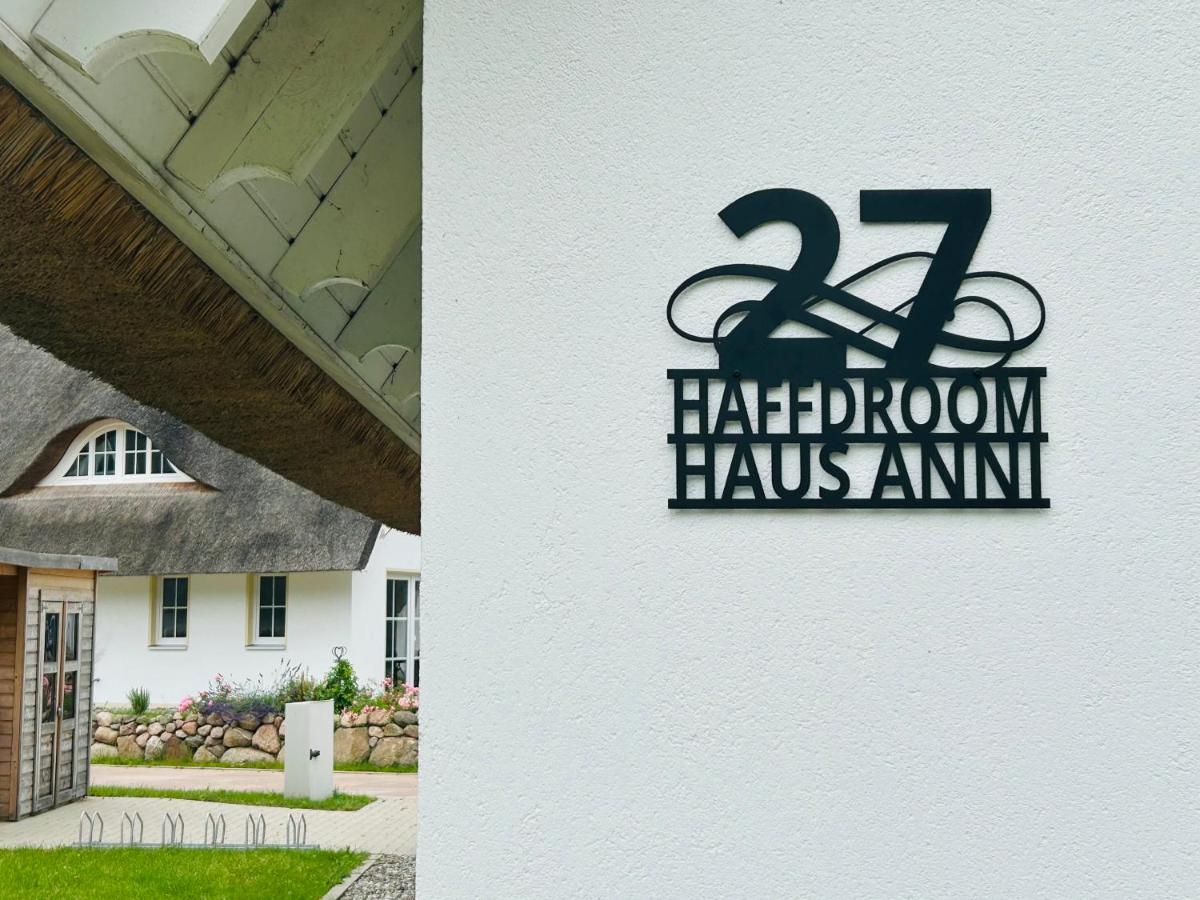 Reetdach-Ferienhaus "ANNI" mit direktem Meerblick, Sauna und Kamin - B&B Pepelow