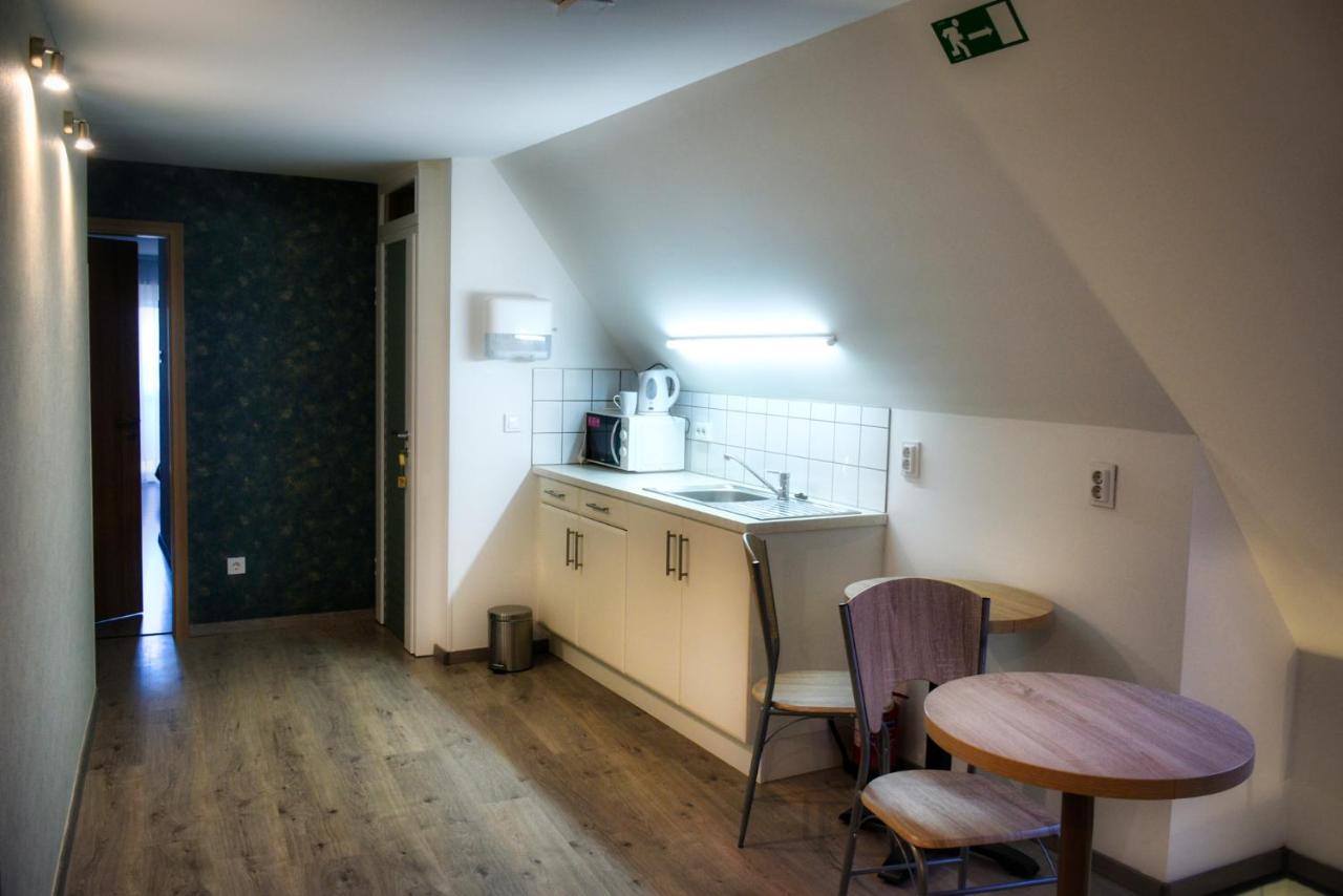 Petite Chambre Double ou Lits Jumeaux - Dernier Étage