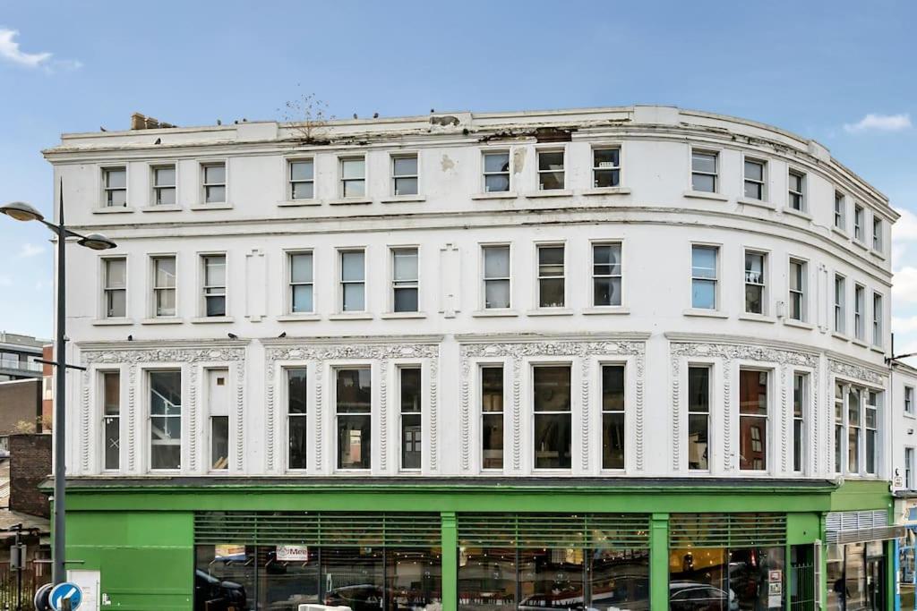 City Centre 2 bedroom apartment, sleeps 6 guests - close by to all main shops, attractions, bars & more! - B&B