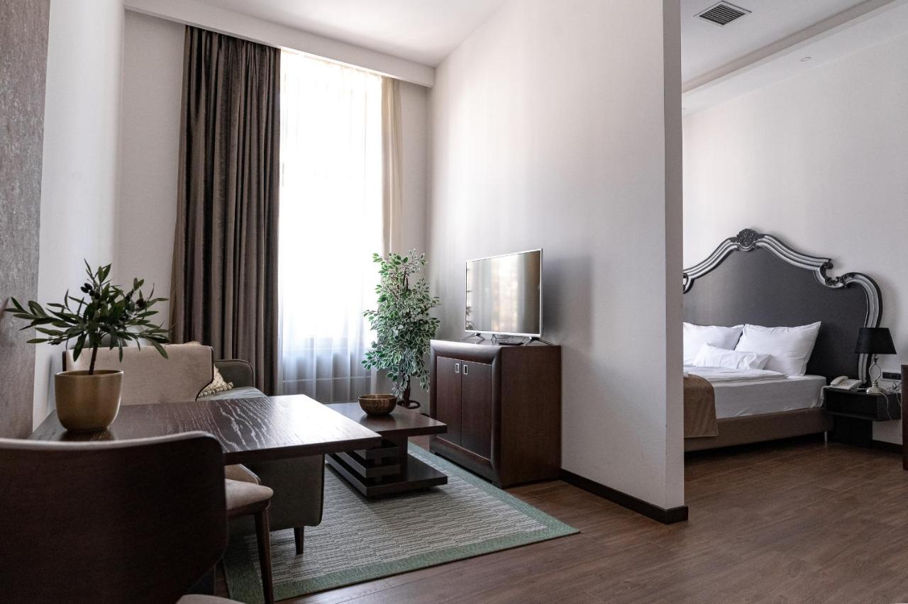 King Studio with Sofa Bed