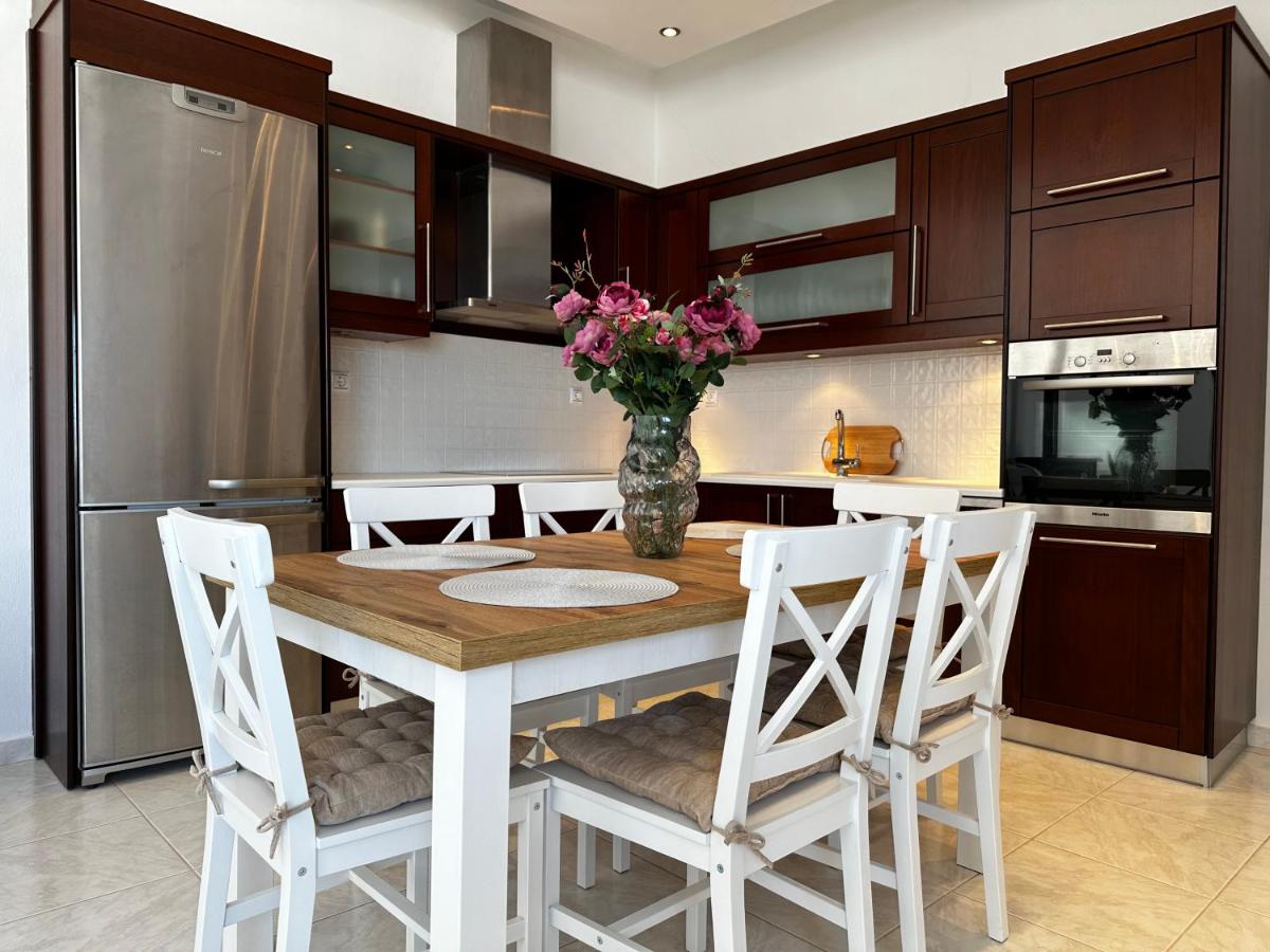 Nick & Alex, Beautiful Village Apartment - B&B Mýthoi