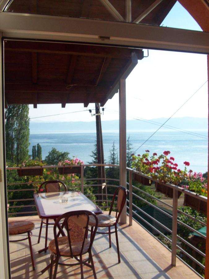 Appartamento con 2 Camere da Letto e Vista Lago