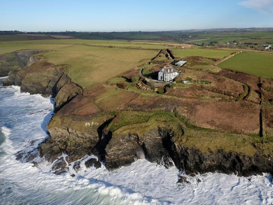 Wildly Romantic Cliff Top Apartment - Bed and Breakfast