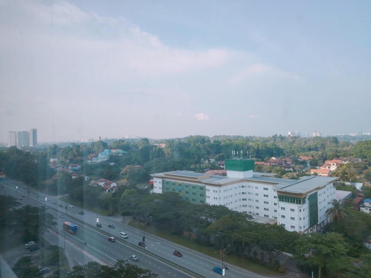 One-Bedroom Apartment with City View