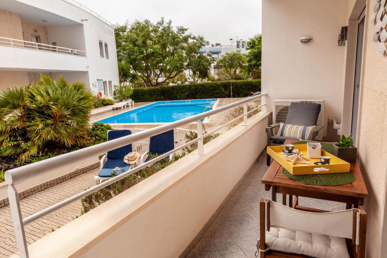 Apartamento 2 Bdr na vila Sta Luzia com vista piscina - B&B Santa Luzia