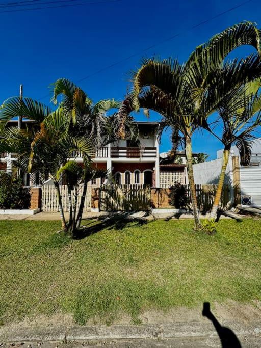 Casa na praia condomínio, com piscina! - B&B
