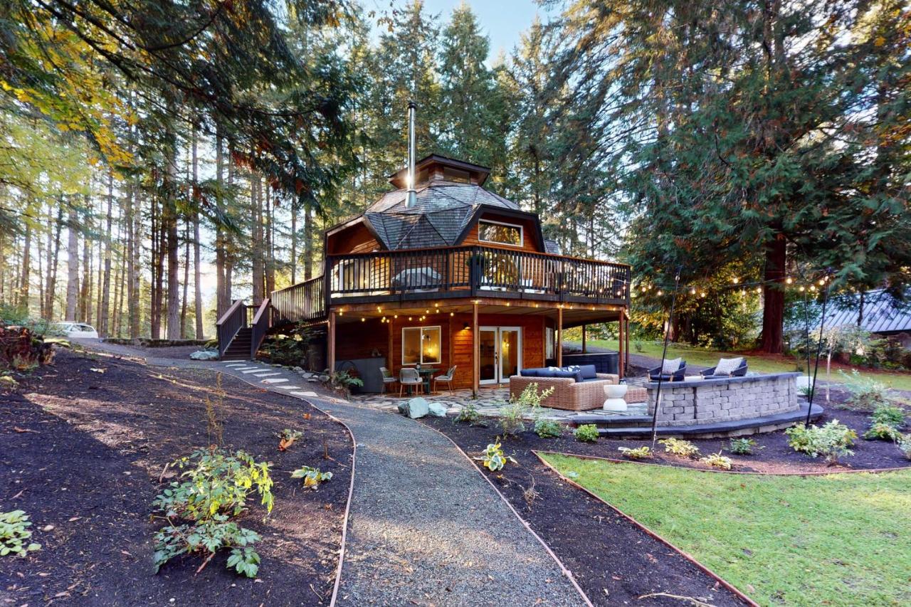 Dome Away From Home - B&B