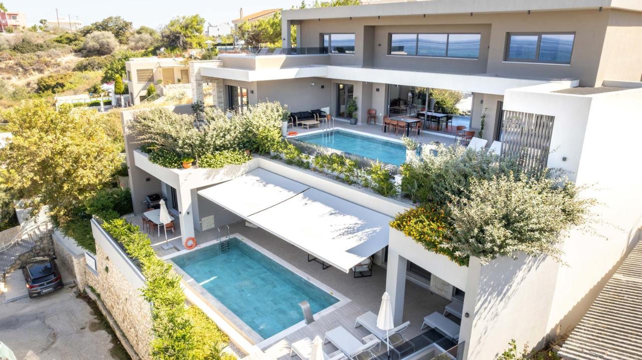 Seafront villas I "Free" Heated pools & 100m to Sea - B&B