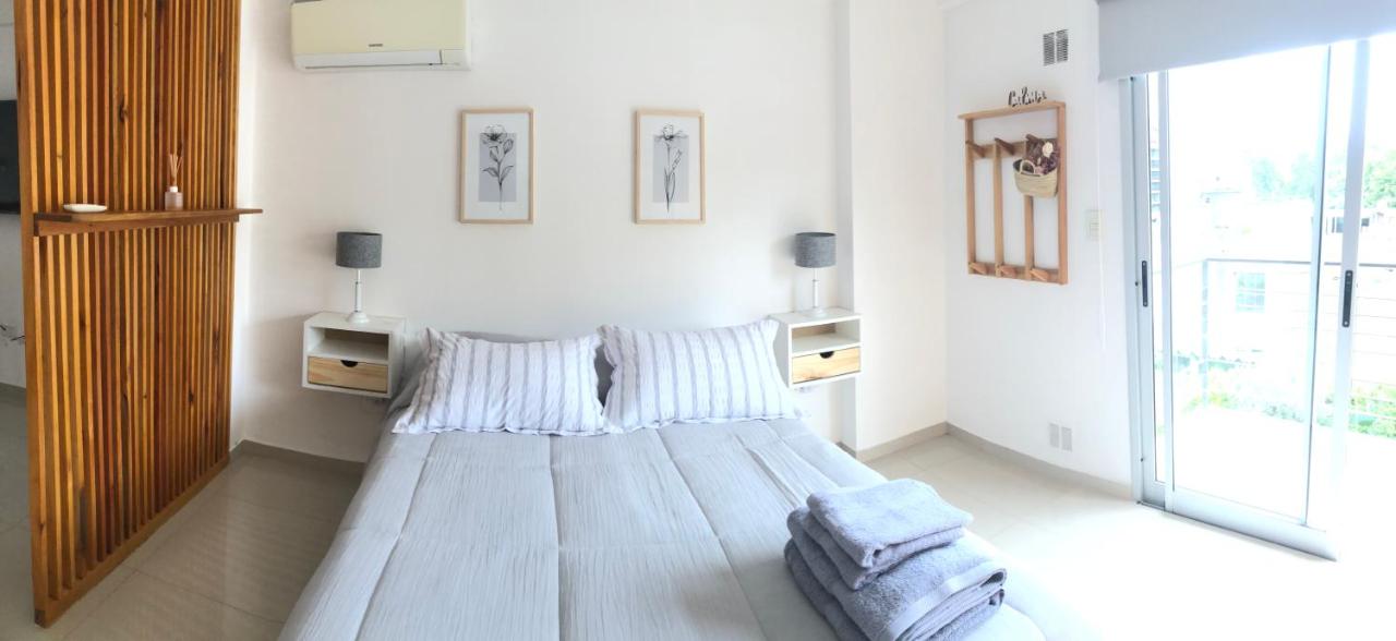 Amplio monoambiente, moderno, cómodo y luminoso en La Plata - Bed and Breakfast