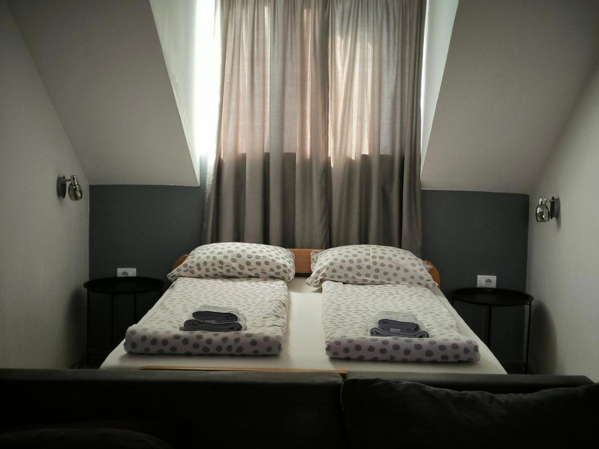 Studio mit Kingsize-Bett und Schlafsofa