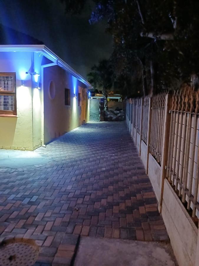 UFC Guesthouse Bellville - B&B Cape Town