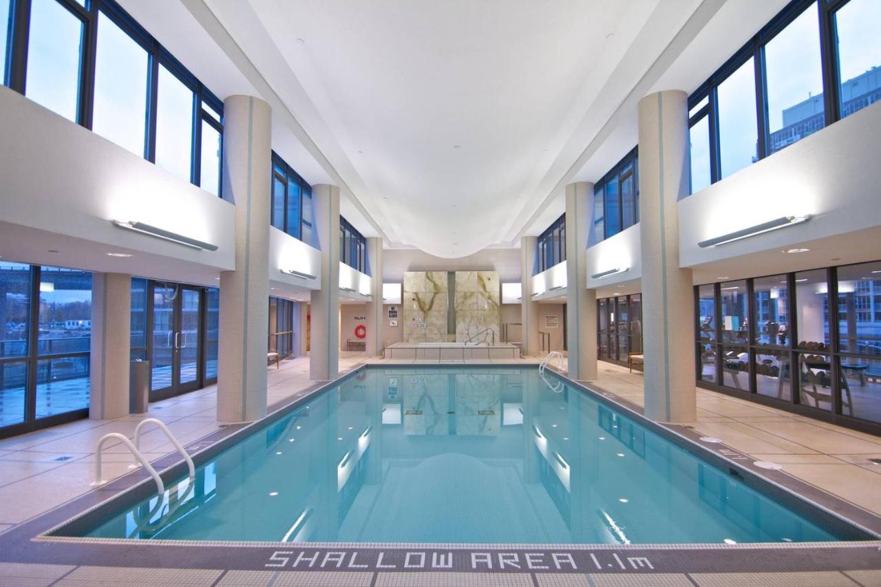 City View Towers - Steps to CN Tower - Pool & Hot tub - Free Parking - Ferienwohnung Toronto