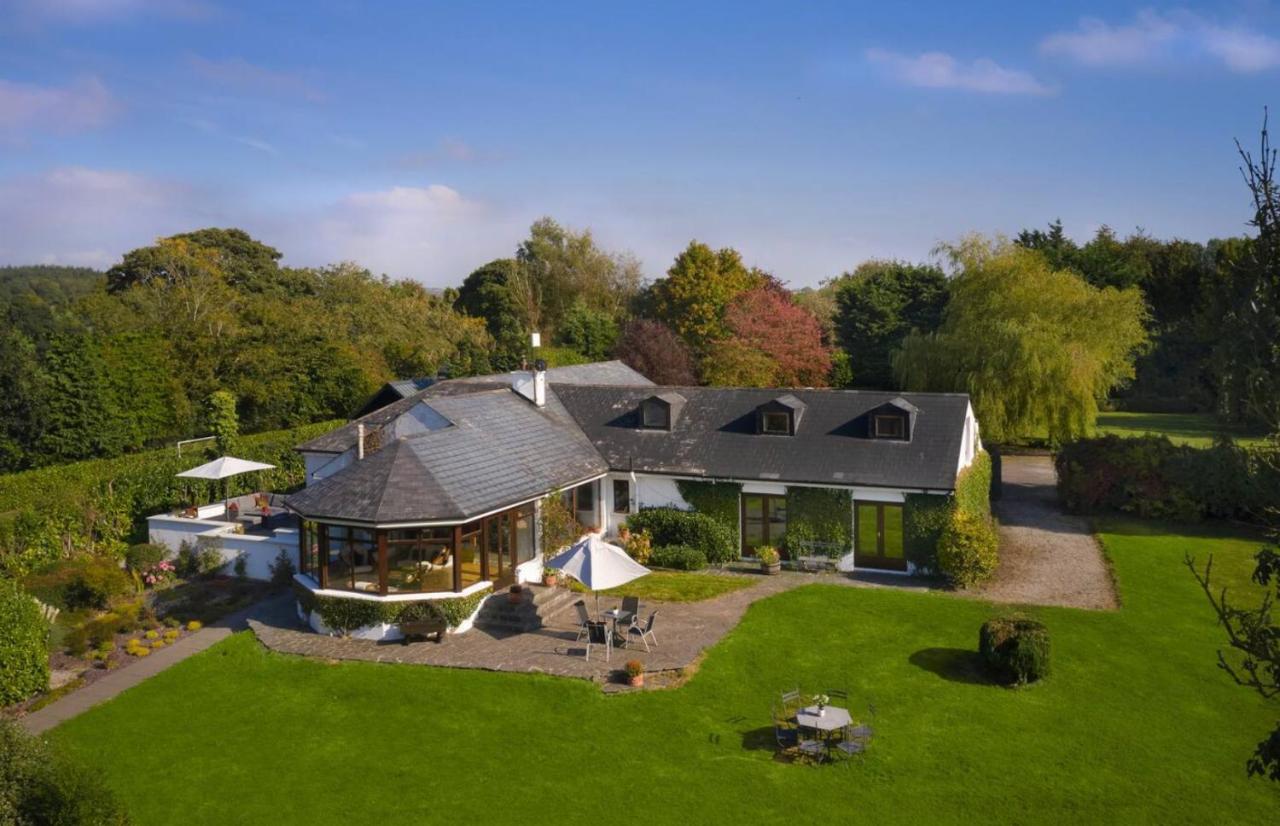 Fox House - 4 Bedrooms - 3 Bathrooms -Free Parking - B&B