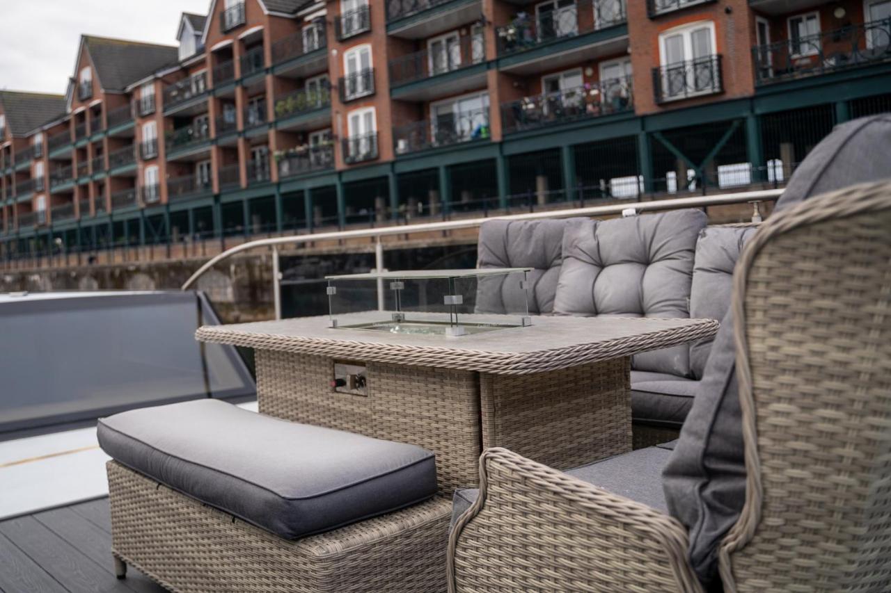 Lady Petra 2 Bedroom Luxury Barge - B&B Liverpool