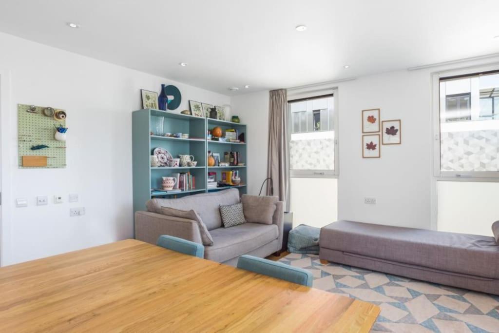 Amazing 2 Bedroom flat in E20 - Ferienwohnung London
