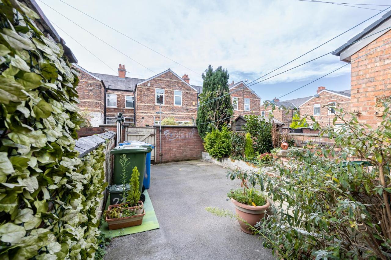 Bright & Modern 3 bedroom Old Trafford Home - B&B