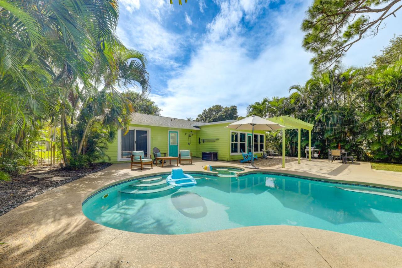 Tropical Pool Paradise 1 Mi to Downtown Stuart! - B&B Stuart