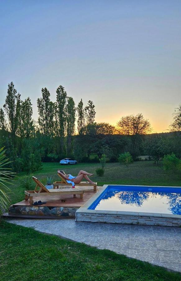 HERMOSA CASA con 4000mts de PARQUE en las SIERRAS DE CORDOBA - Chambres d'hôtes José de la Quintana