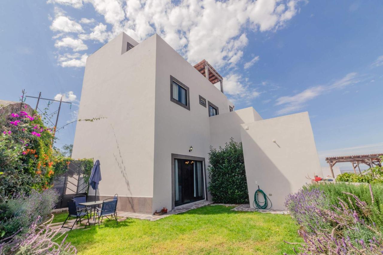 Family House with landscape garden in San Miguel - Bed and Breakfast