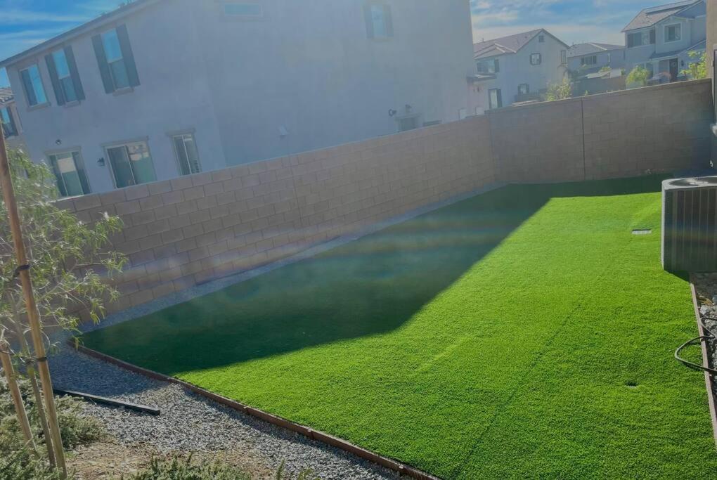Fontana Oasis with 4BR 2BA - B&B