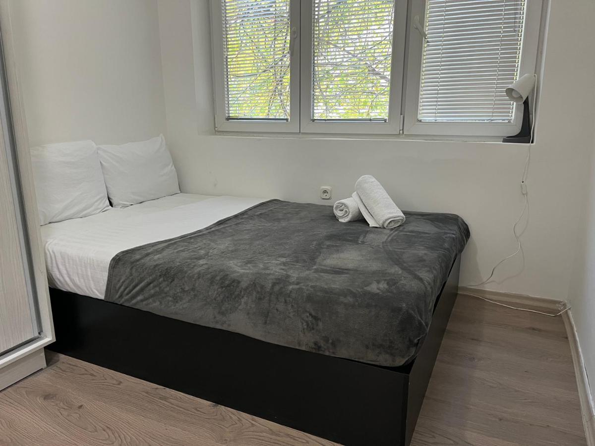 Mickitos Cozy Central Apartment - B&B Skopje