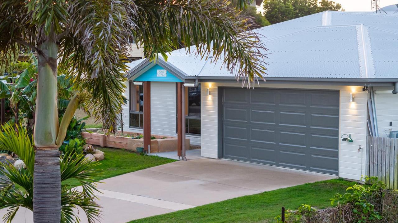 Agnes Retreat - 4 BR - Boat Parking - Walk to Beach - Bed and Breakfast