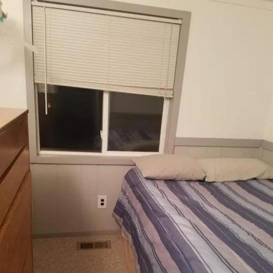 Lyman's Cozy Lakefront Cottage - Ferienwohnung Houghton Lake