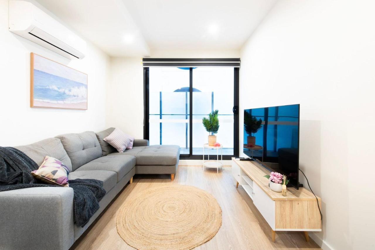 Workers Retreat Across from Essendon Station - B&B