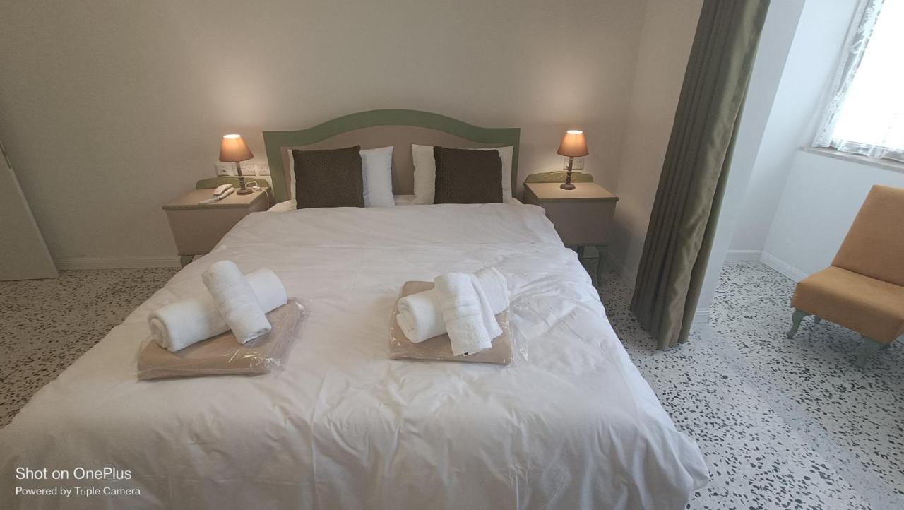 Deluxe Double Room with Shower