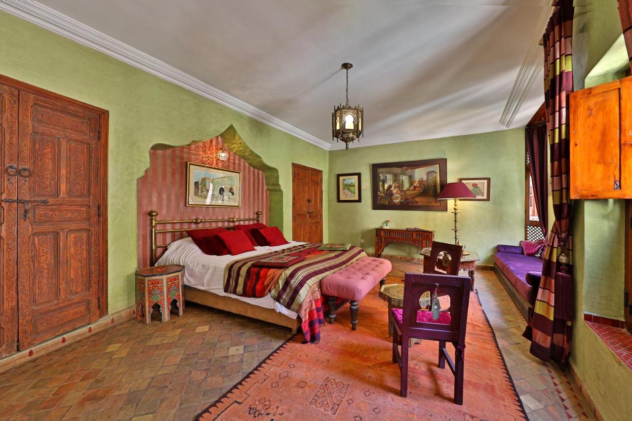 Großes Doppel-/Zweibettzimmer