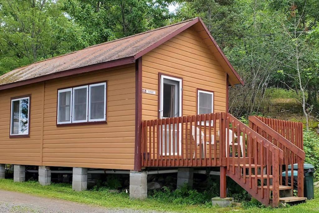 Marina View 1 Bedroom Sunset Cabin - B&B Kabetogama